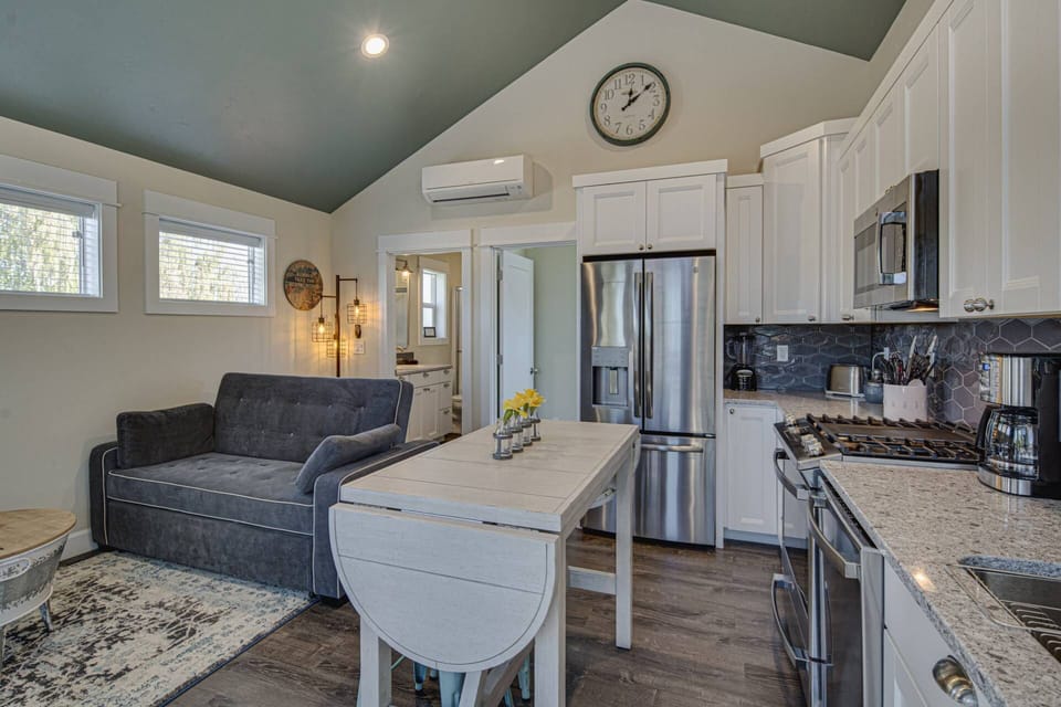 "Excellent place! Would definitely stay again! Thank you :)" - Richard