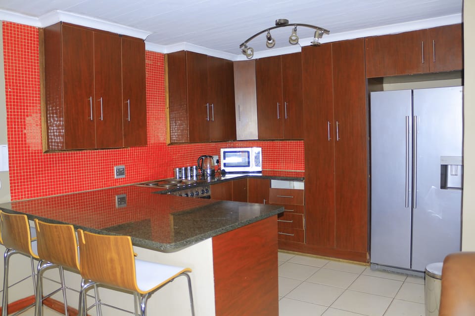 Executive Suite, Patio | Private kitchen | Shared microwave, electric kettle