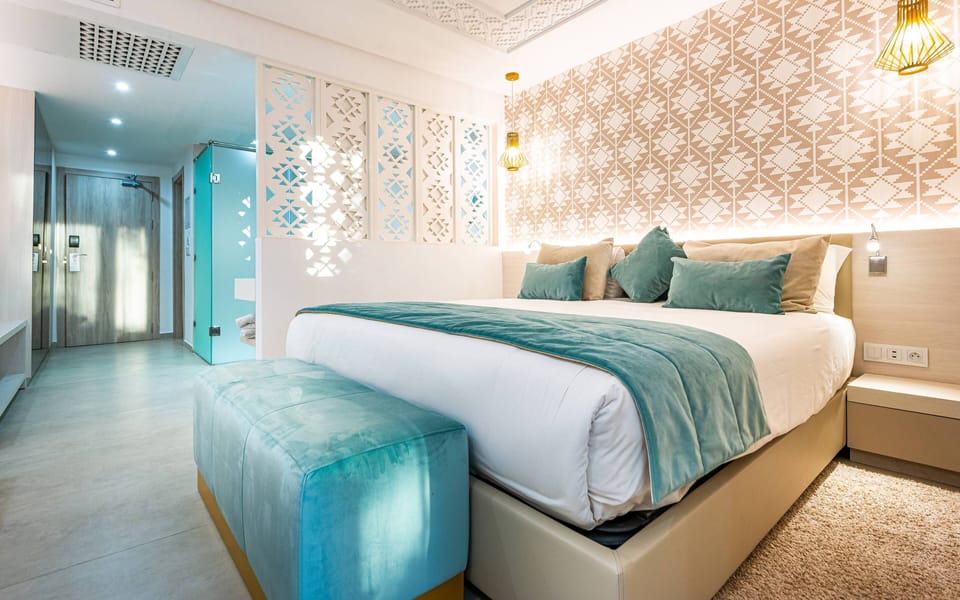 Junior Suite Swim Up | Living area | 27-inch flat-screen TV with satellite channels, TV