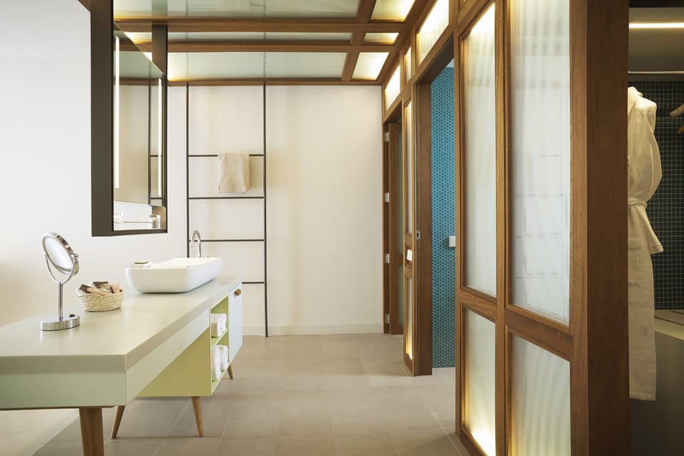 Shower, free toiletries, hair dryer, bathrobes