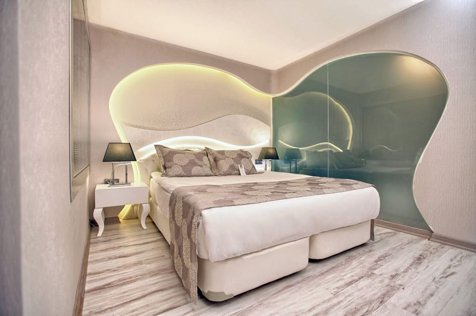 Executive Penthouse, Terrace (Jacuzzi) | 1 bedroom, premium bedding, minibar, in-room safe