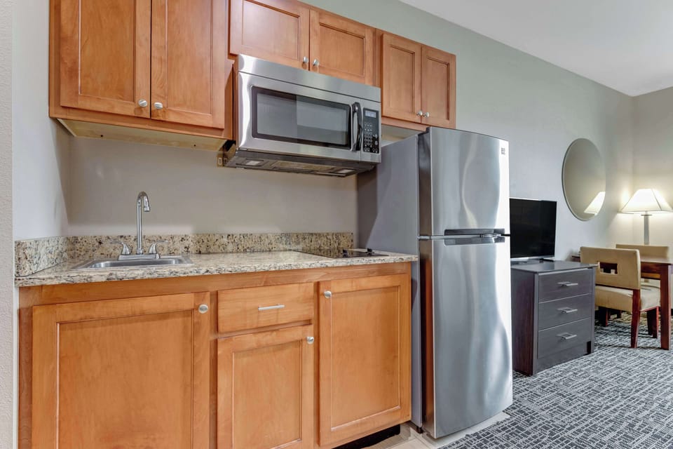 Fridge, microwave