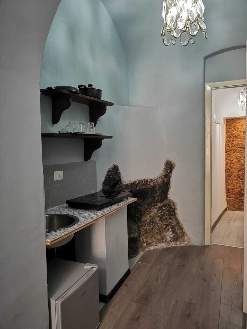 Comfort Studio, 1 Queen Bed, City View | Private kitchen | Fridge