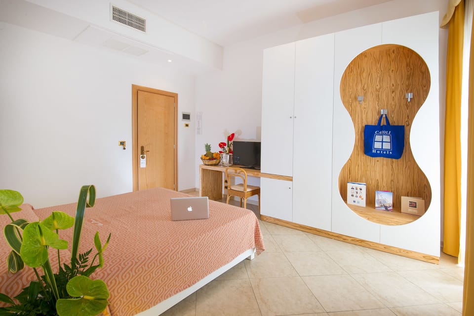 Minibar, in-room safe, desk, bed sheets