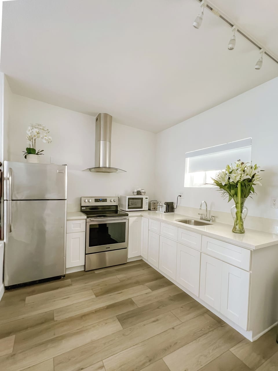 Suite, Multiple Beds, Oceanfront (Ocean Front Junior Suite 2 King Beds) | Private kitchen | Microwave, coffee/tea maker