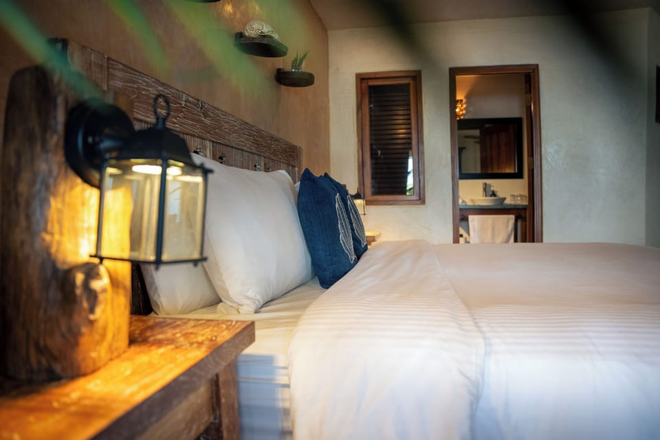 In-room safe, WiFi (free), bed sheets