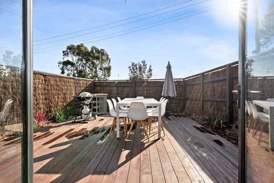 Alfresco dining on deck
