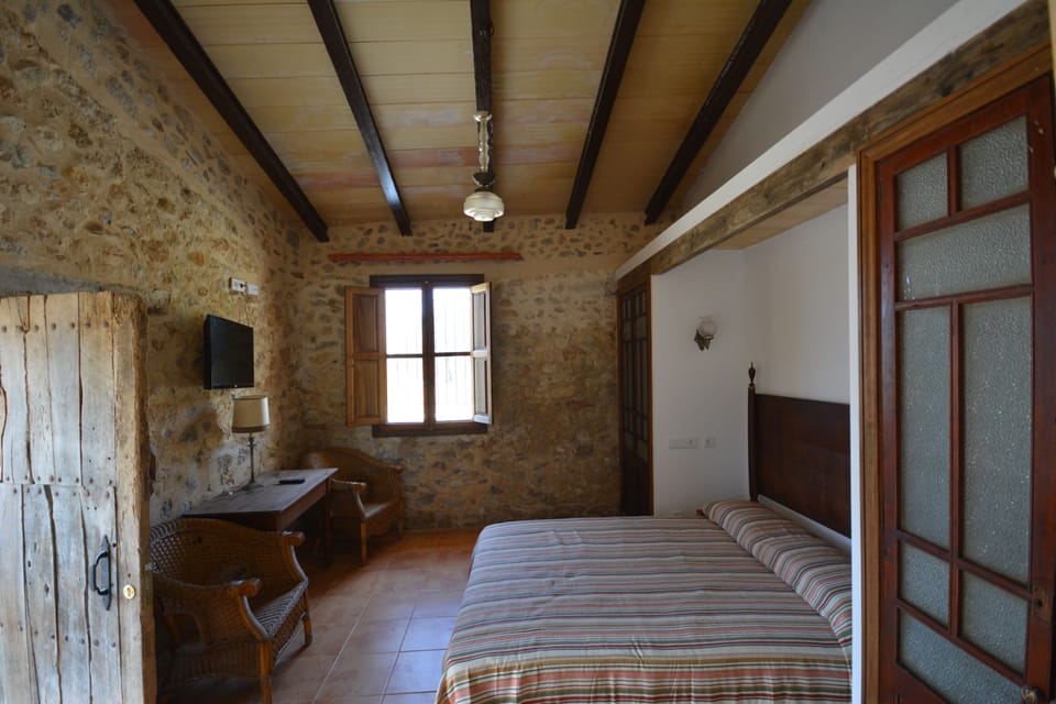 Comfort Double Room | Minibar, iron/ironing board, cribs/infant beds, rollaway beds