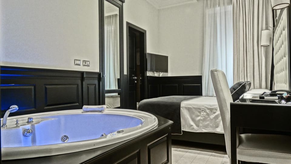 Junior Suite | Memory foam beds, minibar, individually decorated