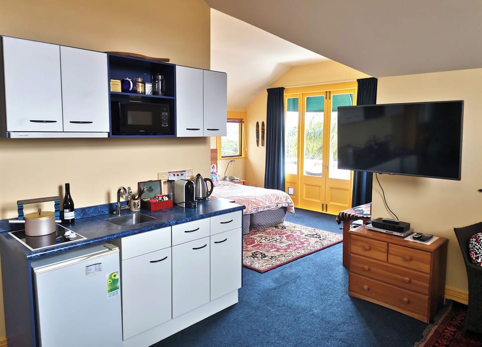 Penthouse | Private kitchen | Coffee/tea maker, electric kettle