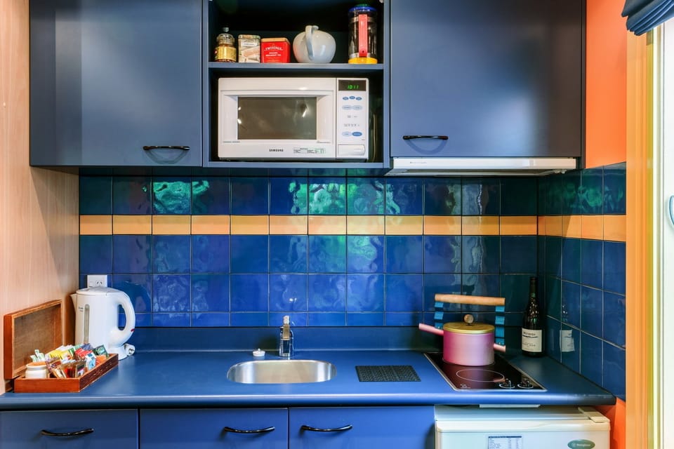 Palm Garden Suites | Private kitchenette | Coffee/tea maker, electric kettle