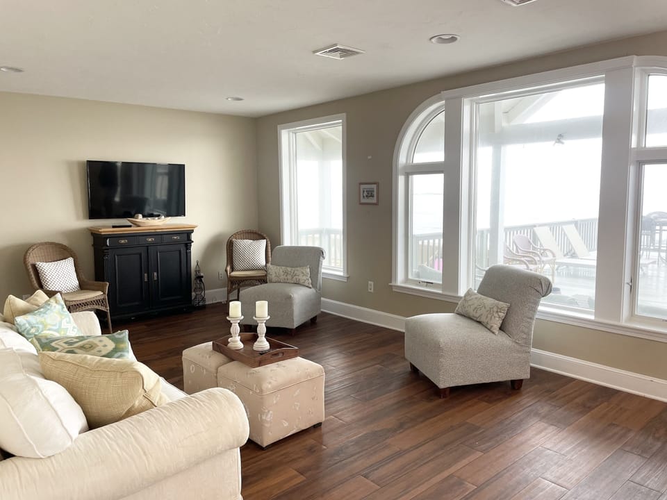 2nd living room and dining area (not pictured)