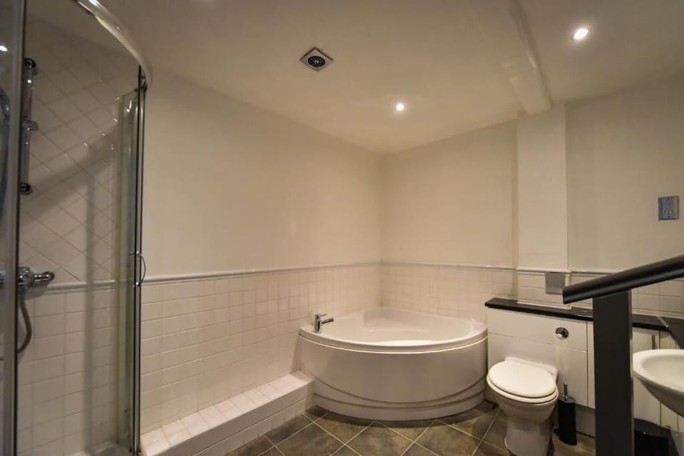 Free toiletries, hair dryer
