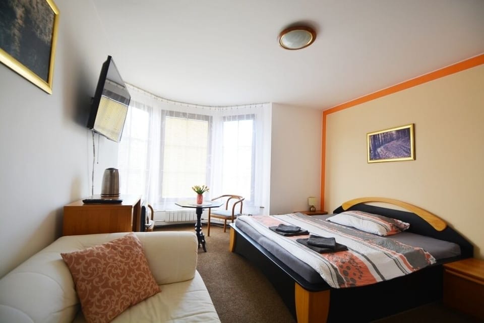 Standard Triple Room (4) | Hypo-allergenic bedding, free cribs/infant beds, travel crib, free WiFi