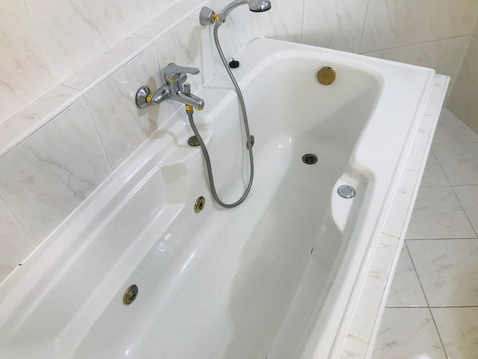 Bathtub, jetted tub, hair dryer, towels