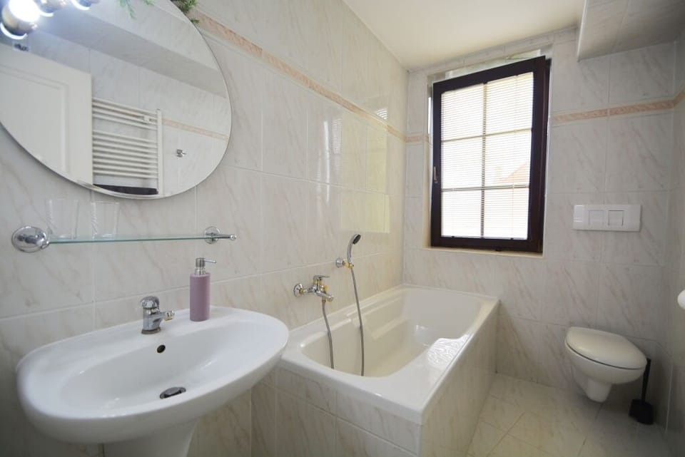 Standard Double Room (6) | Bathroom | Bathtub, jetted tub, hair dryer, towels