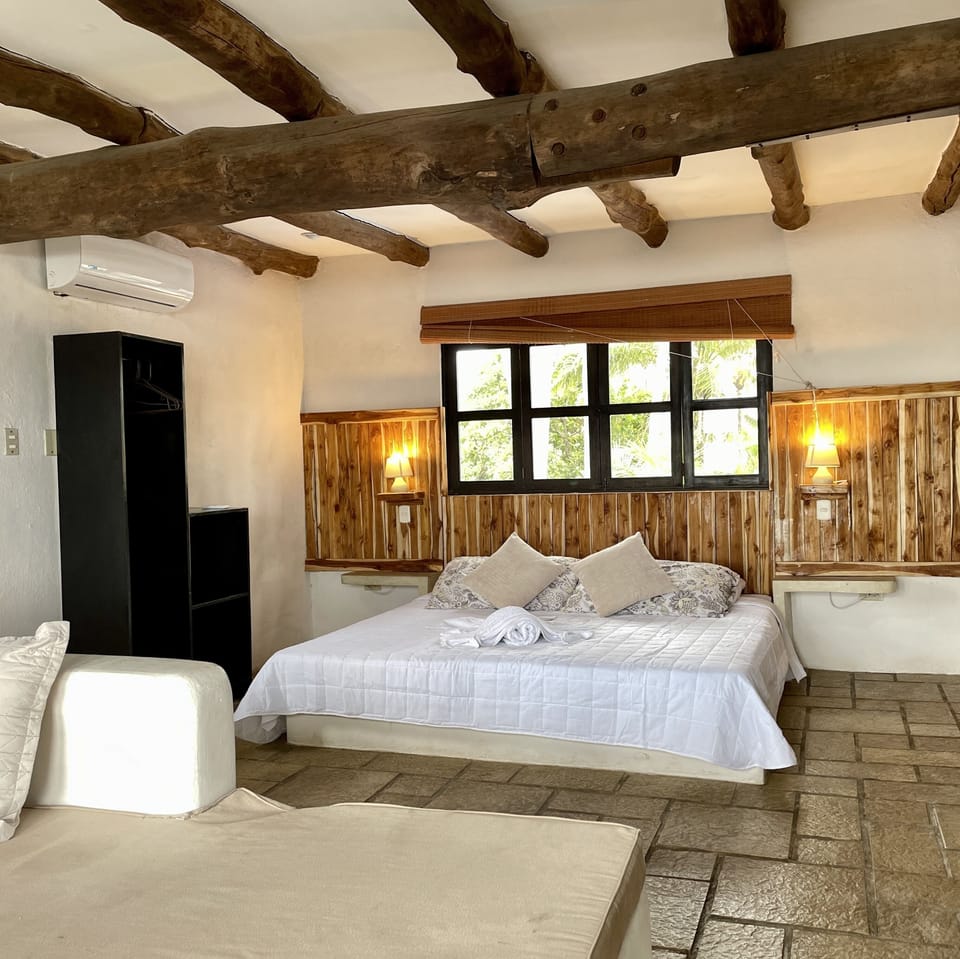 Junior Room, 1 King Bed, Balcony, Ocean View | WiFi (free), bed sheets