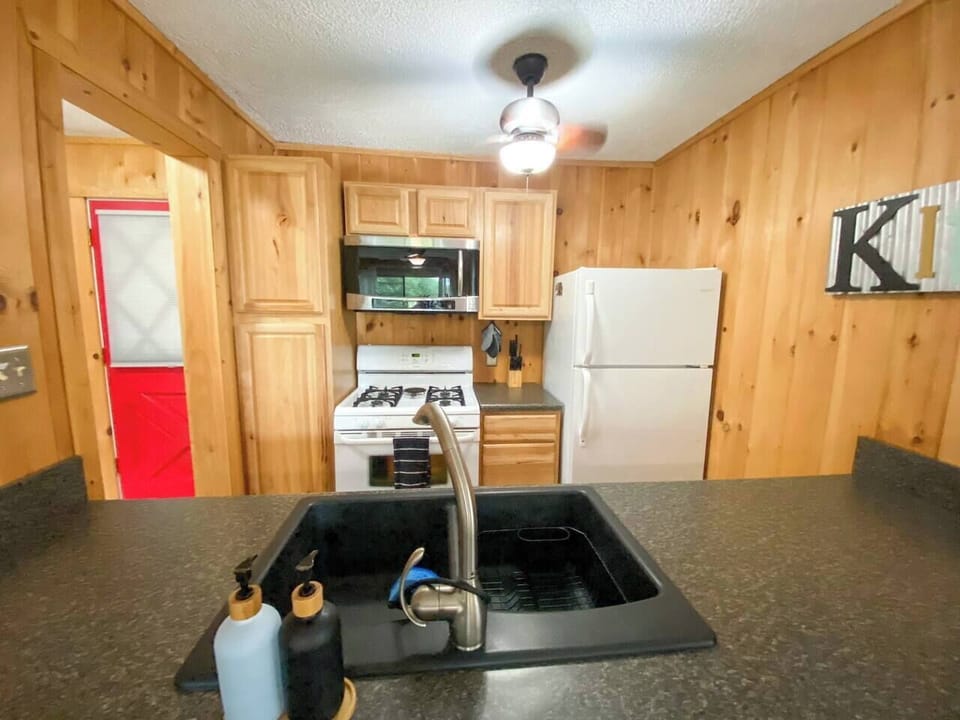The little kitchen has been equipped with the basics (please inquire).