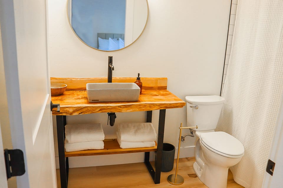 Wild Iris Room | Bathroom | Bathrobes, towels