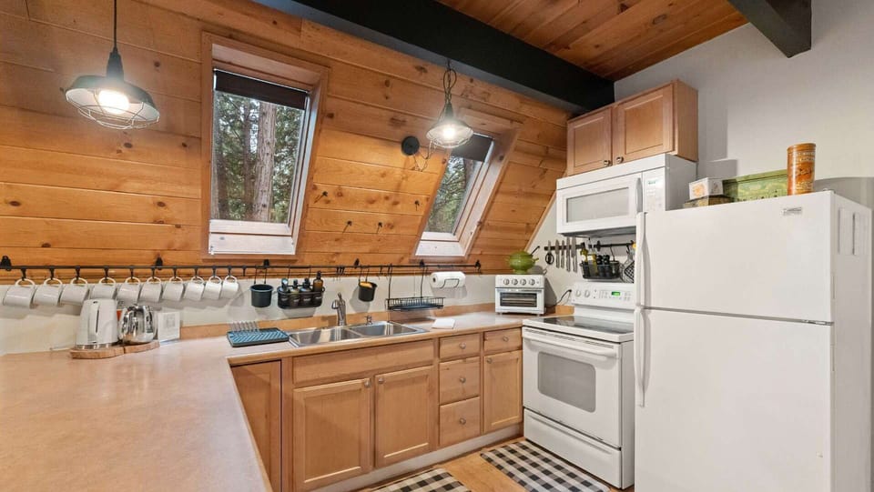 The kitchen is fully stocked and has all that is needed to make cooking more enjoyable during your stay. 