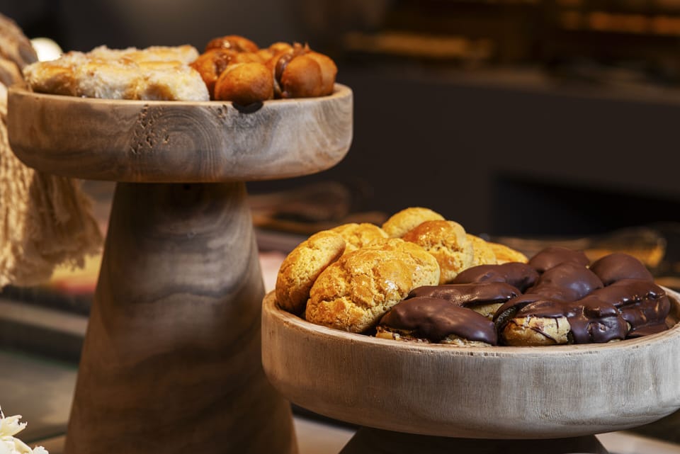 Daily buffet breakfast for a fee