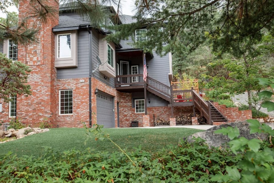This stunning home backs onto nature trails for hiking. Easy parking for 3