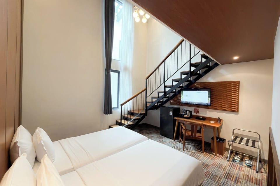 Duplex (Trendy) | In-room safe, blackout drapes, WiFi (free), bed sheets