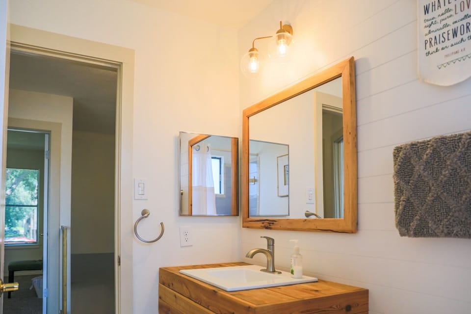 Guest Bathroom Upstairs