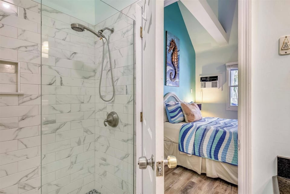 Ibis by Avantstay Close to Duval Street w/ Shared Pool Month Long Stays Only Cottage in Key West