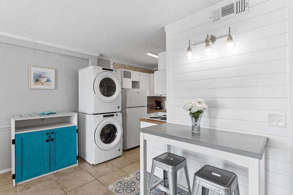 Kitchen/Laundry Area