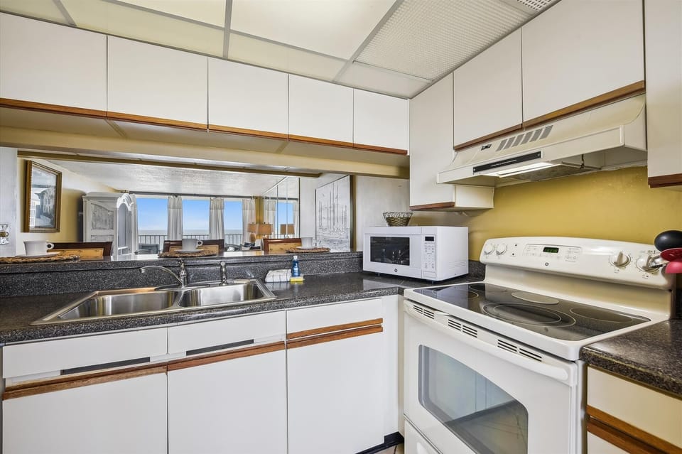 Full Size Kitchen with Bar Seating