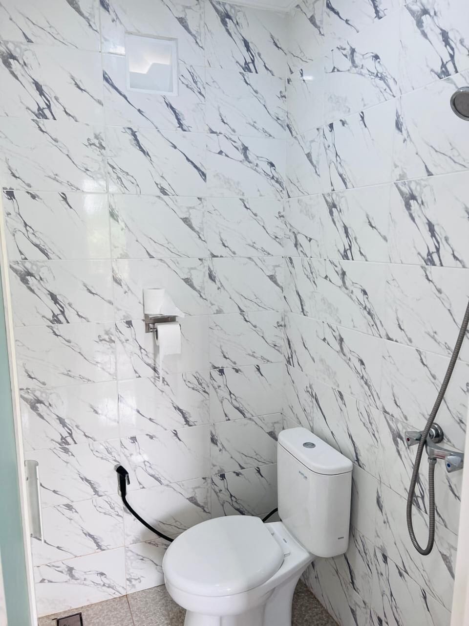 Shower, rainfall showerhead, towels