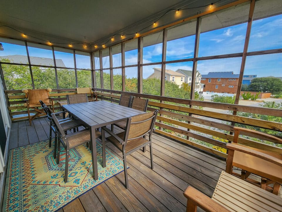 Screened in Porch 2023