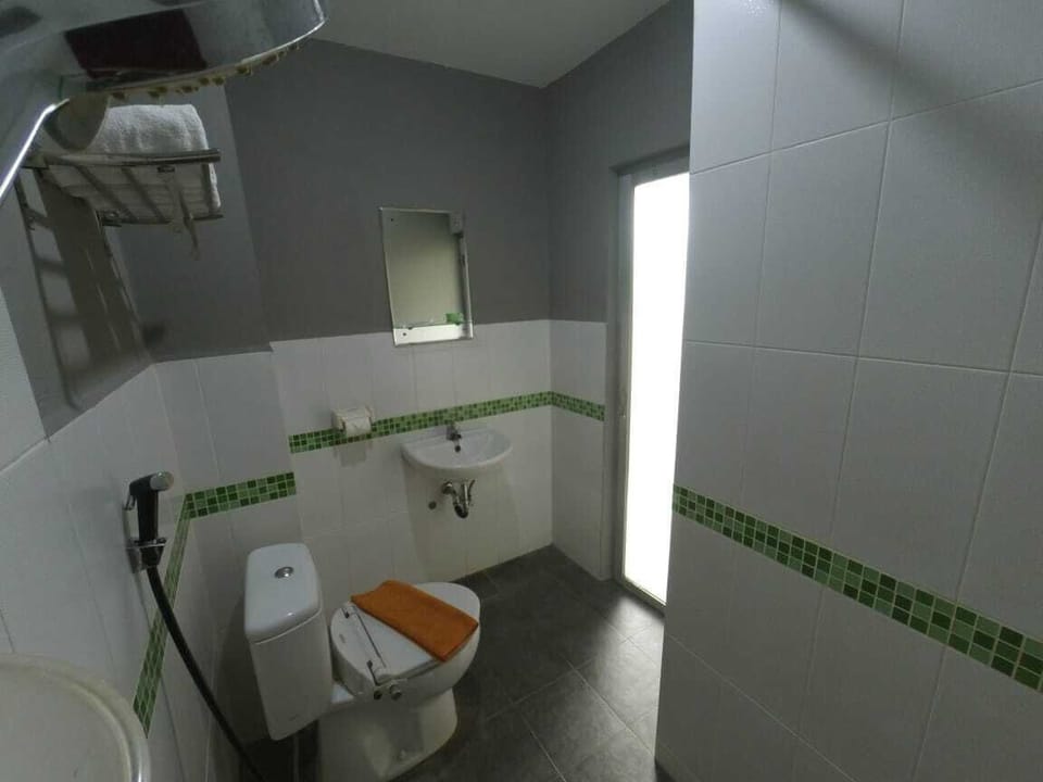 Superior Double or Twin Room | Bathroom