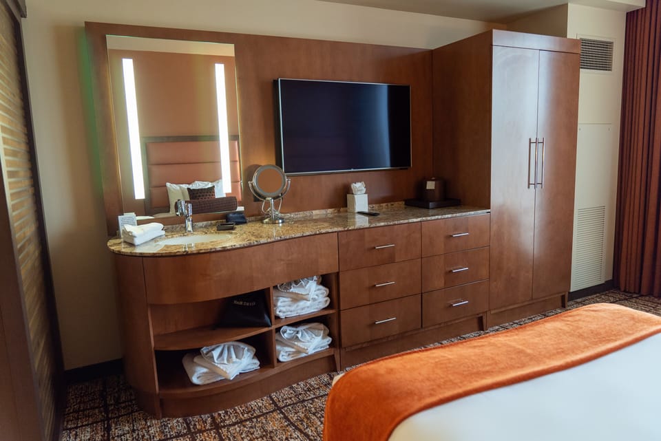 Hypo-allergenic bedding, in-room safe, desk, laptop workspace