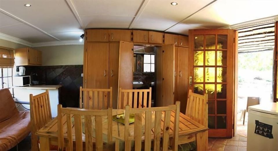 Apartment (Elephant) | In-room dining