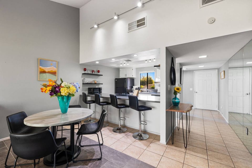 Counter with Seating for Four