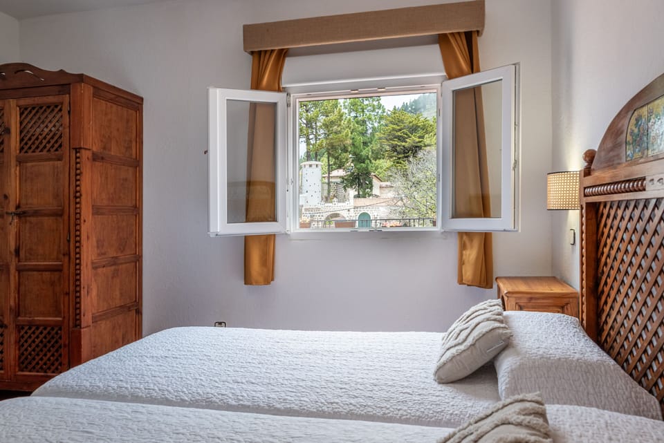 WiFi (free), bed sheets