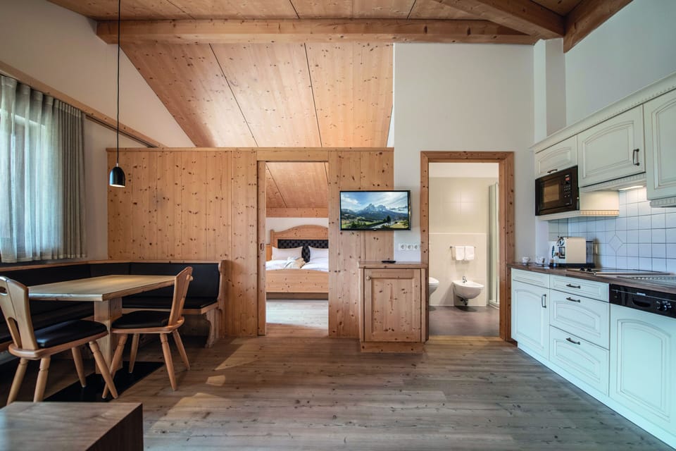 Apartment | Hypo-allergenic bedding, in-room safe, free WiFi, bed sheets