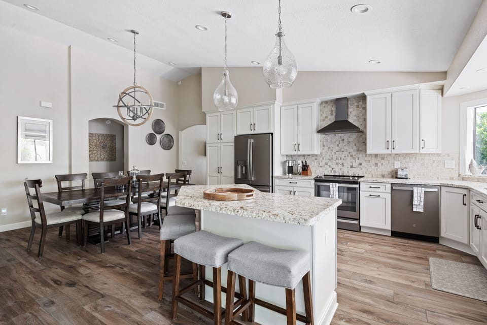 Fully Equipped Kitchen w/ Large Island