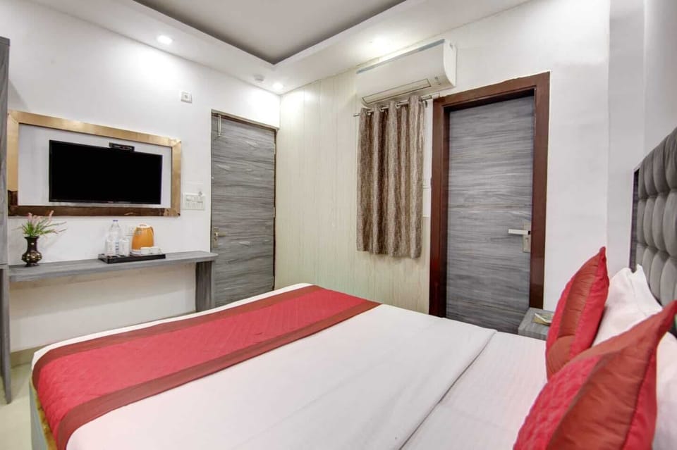 Deluxe Double Room | Egyptian cotton sheets, premium bedding, desk, laptop workspace
