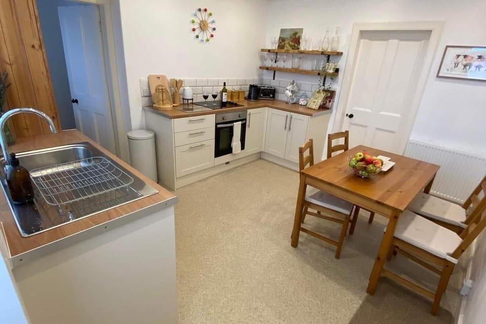 Apartment | Private kitchen | Fridge, microwave, oven, stovetop