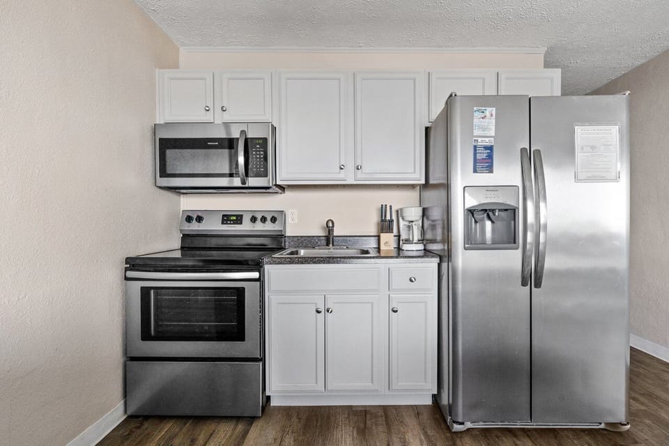 Full kitchen, fast Wi-Fi, and the kind of place you actually relax.