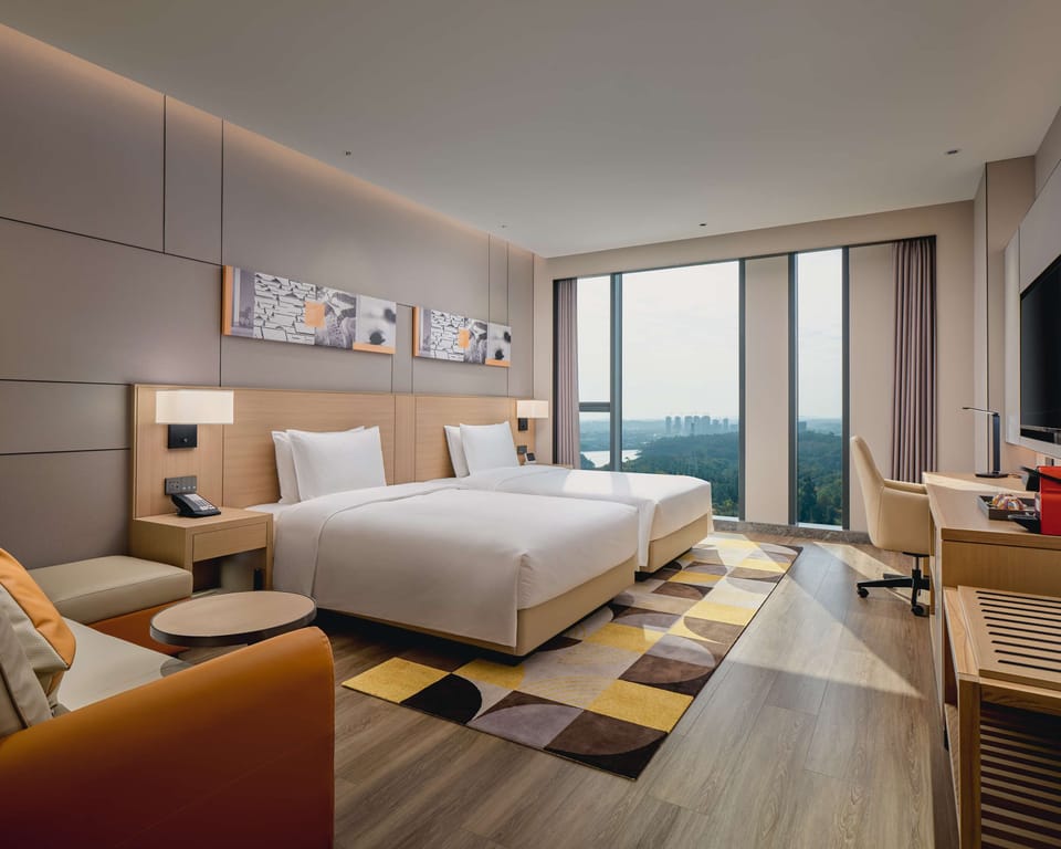 2 TWIN BEDS WITH PARK VIEW WITH SOFA BED | In-room safe, blackout drapes, iron/ironing board, cribs (free)