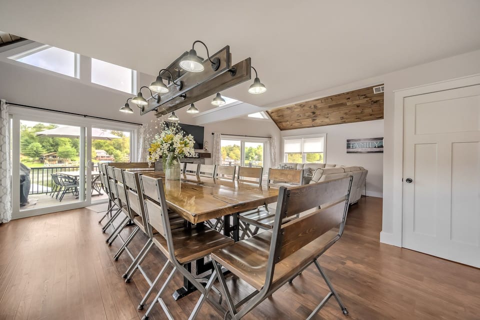 Eat-In Dining Area in Kitchen
