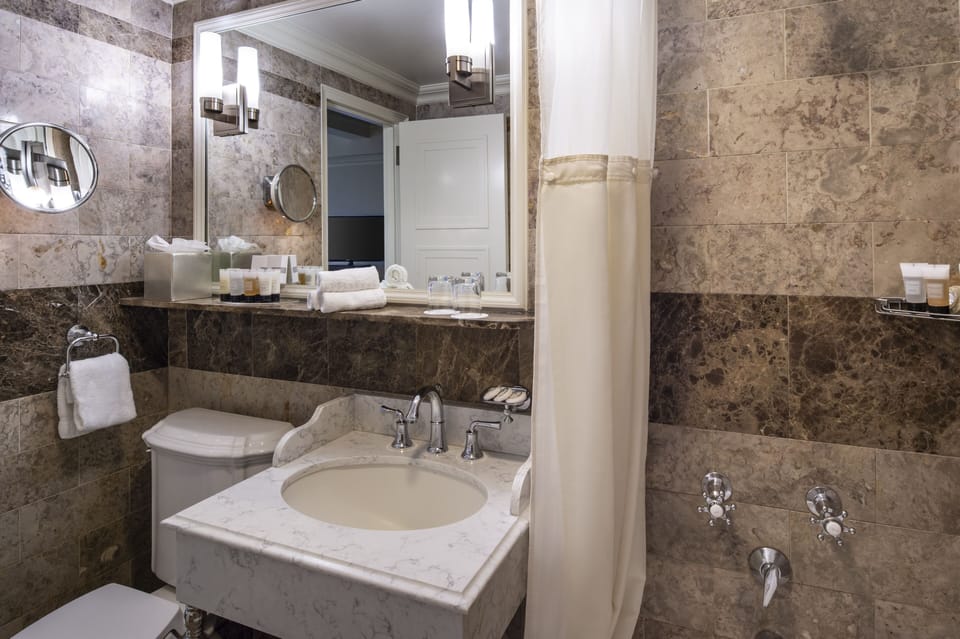 Combined shower/tub, designer toiletries, hair dryer, towels