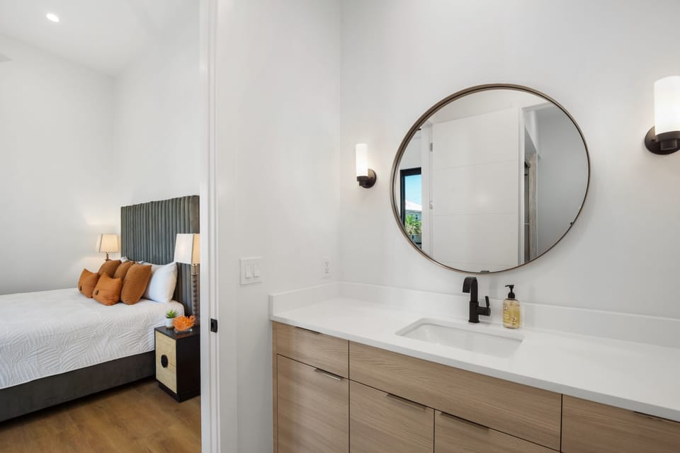 Guest en-suite bathroom