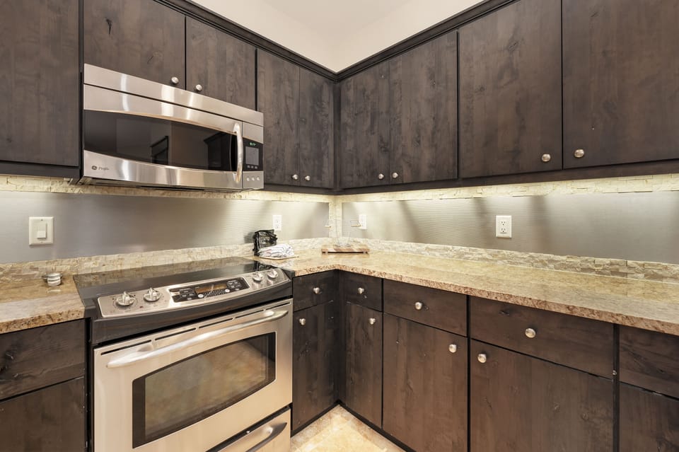 Condo, 3 Bedrooms | Private kitchen | Coffee/tea maker, fridge, oven, toaster
