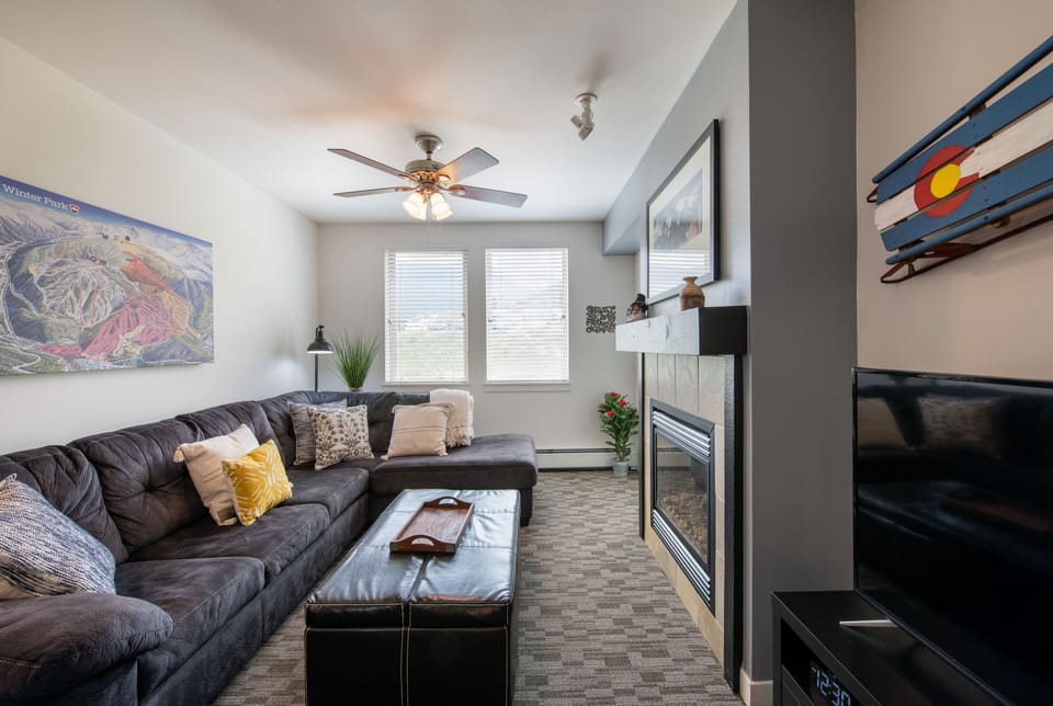 Condo, 1 Bedroom | Living room