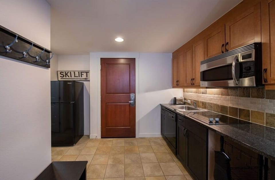 Condo, 1 Bedroom | Private kitchen | Fridge, coffee/tea maker, toaster